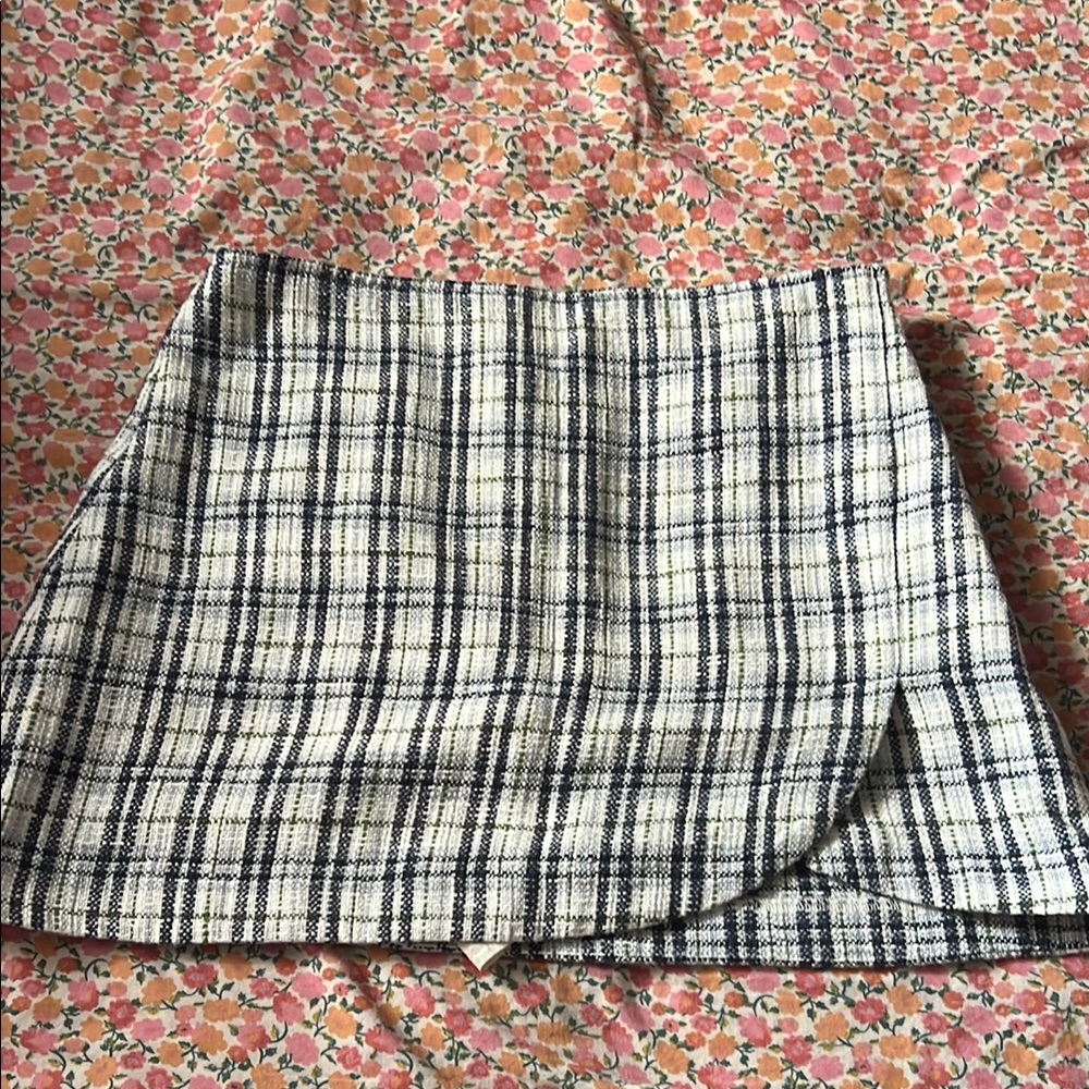 Classic Plaid Mini Skirt - White and Navy